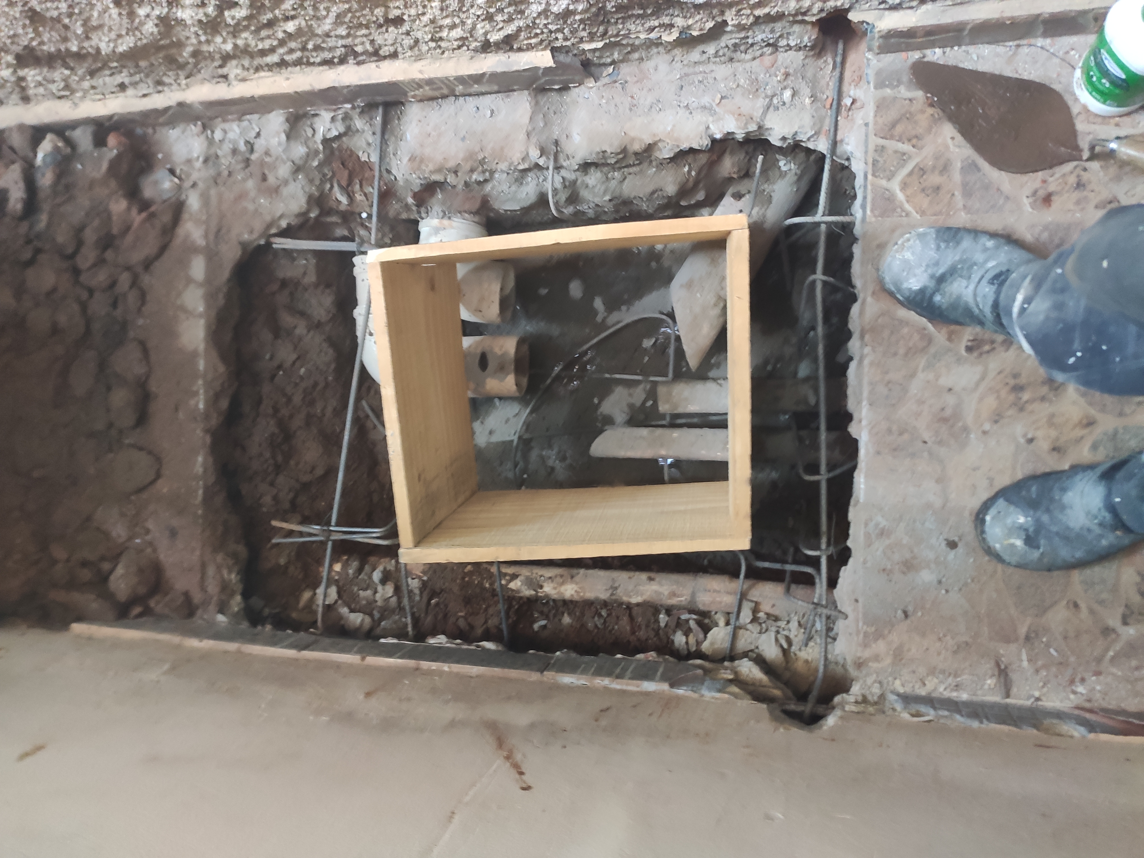 Restauração de caixa de passegem de esgoto